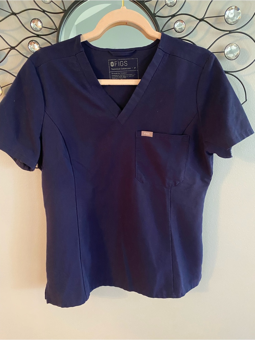 FIGS Navy Slim Catarina one pocket women’s Scrub Top size M